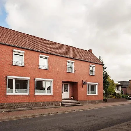 B7 Bed & Breakfast 3*